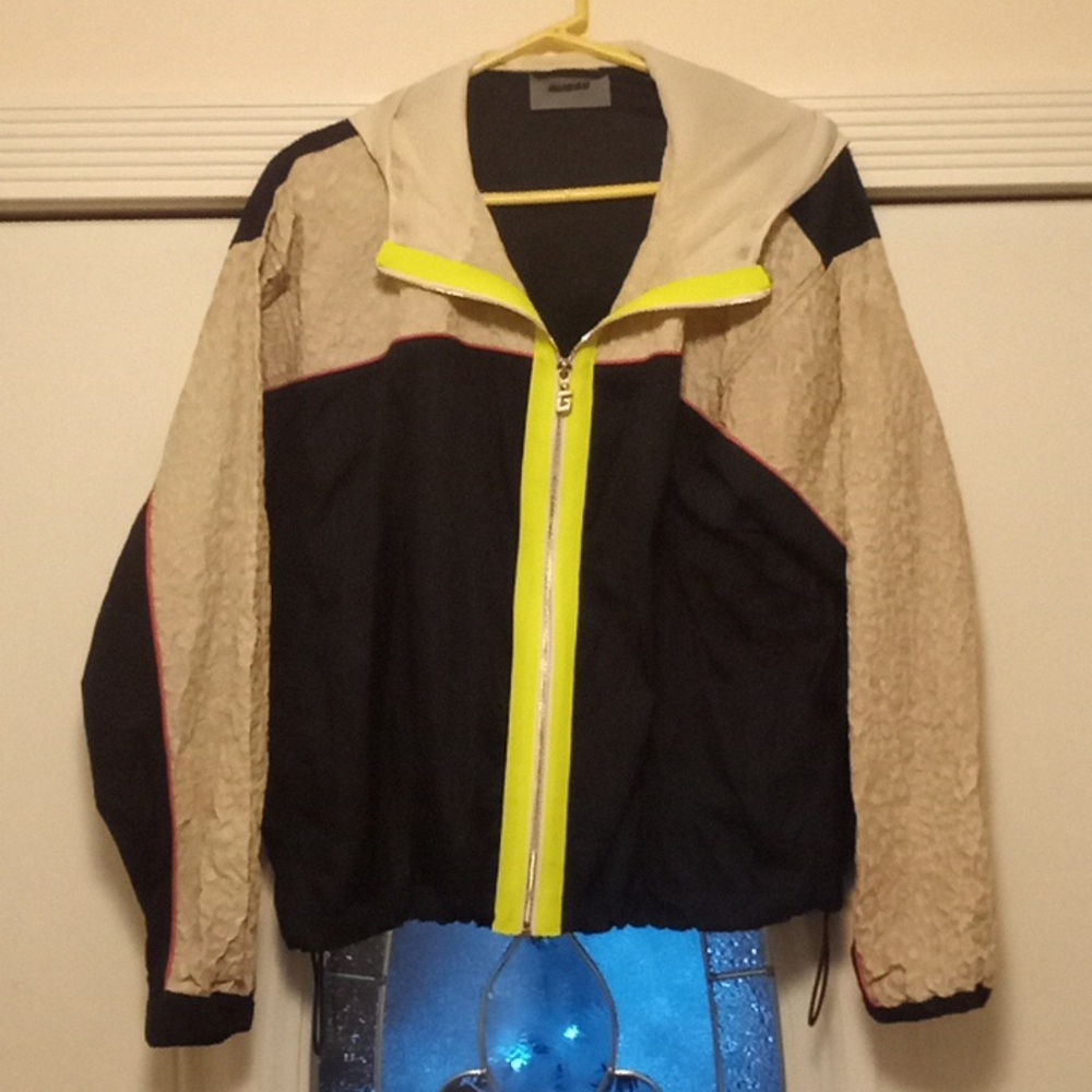 GUESS Unisex multi colored textured windbreaker with adjustable straps size M